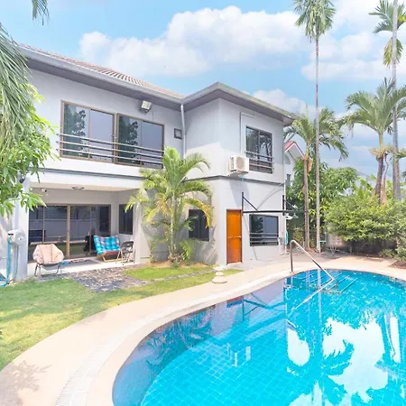 5 Bedroom Villa W Pool - Old City 7 Min Walk - Family Friendly - Ping-Pong Table